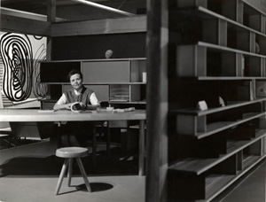 Charlotte PERRIAND, exposition "Synthèse des Arts", Tokyo, 1955. Photo