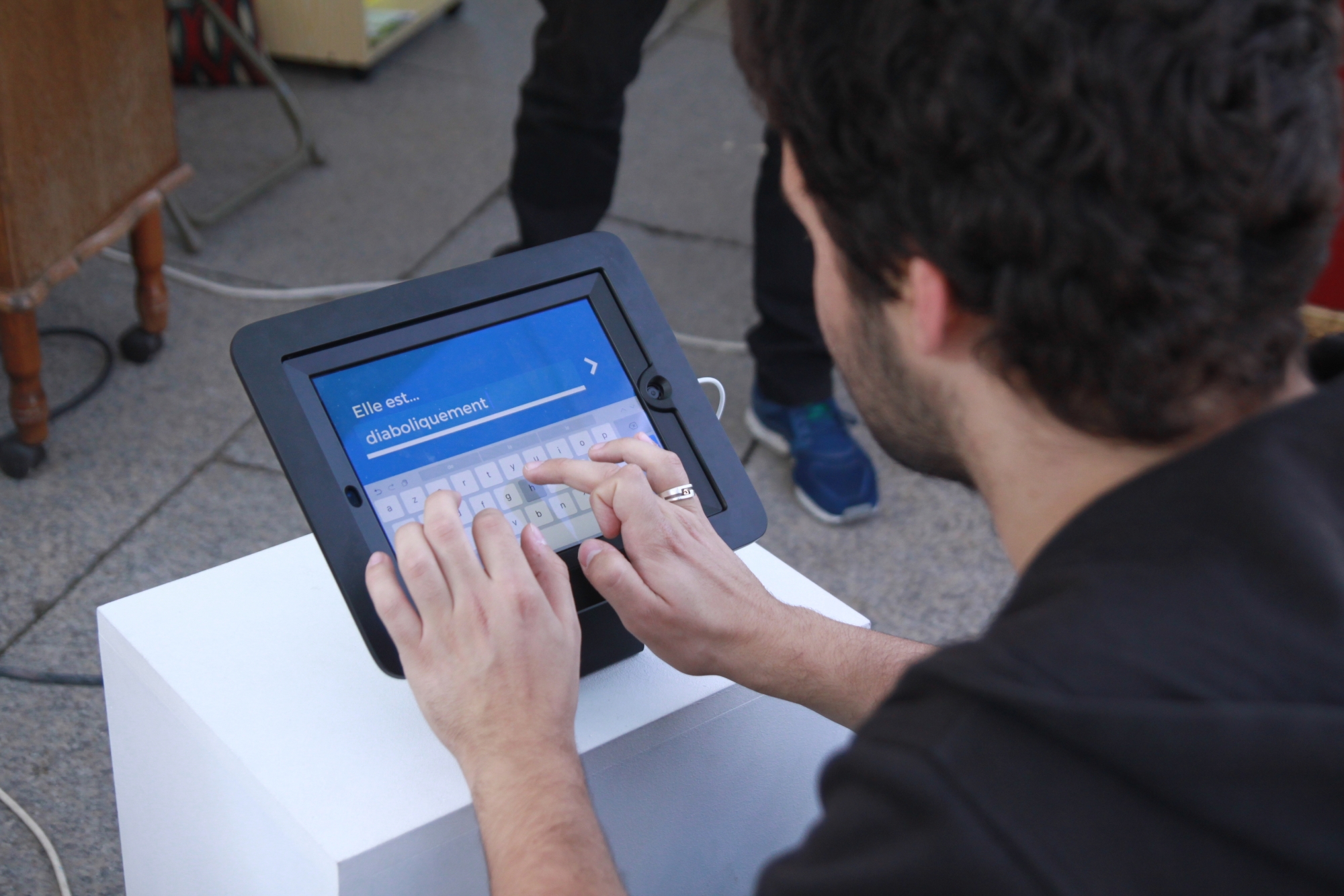 Projet "A 4 mains. Ecriture collaborative" de Ling Wang, Lucas Ribeiro et Francesco Battaglia.
