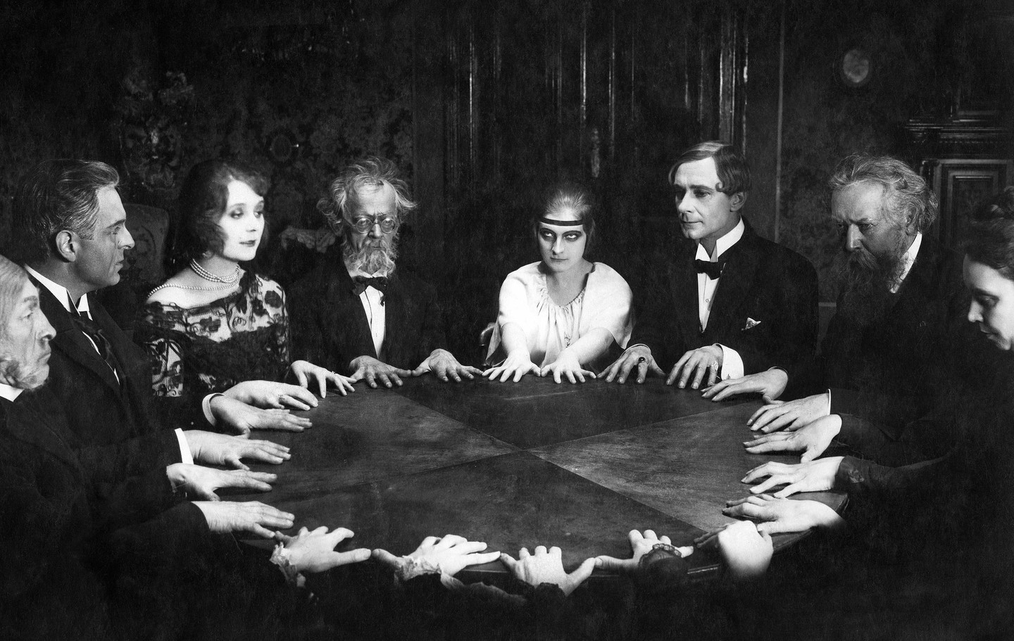 Photogramme extrait de Dr Mabuse (1922) de Fritz Lang.